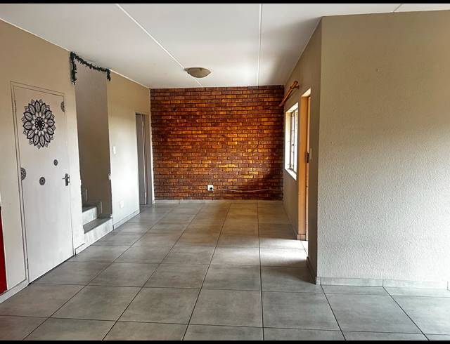 3 BEDROOM TOWNHOUSE FOR SALE IN WITFIELD